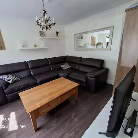 Spacious And Convenient 3 Bed In *