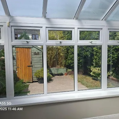 Spacious And Convenient 3 Bed In *