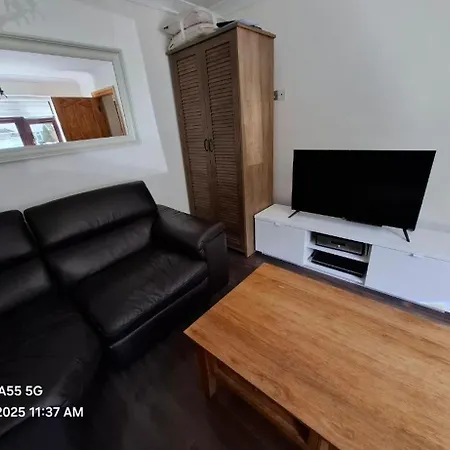 Spacious And Convenient 3 Bed In