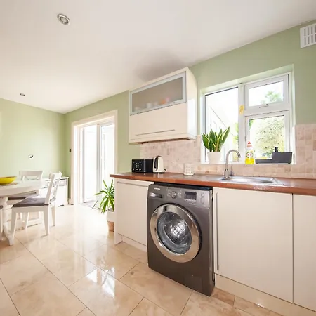 Apartamento Spacious And Convenient 3 Bed In *