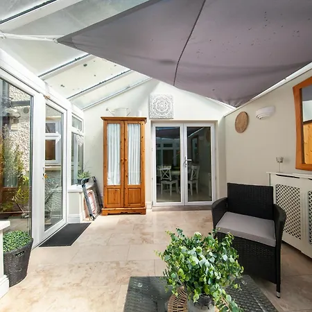 Spacious And Convenient 3 Bed In Apartament Swords