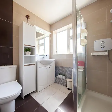 Spacious And Convenient 3 Bed In Apartament Swords