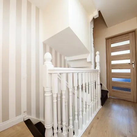 Spacious And Convenient 3 Bed In *