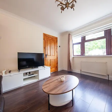 Spacious And Convenient 3 Bed In Swords