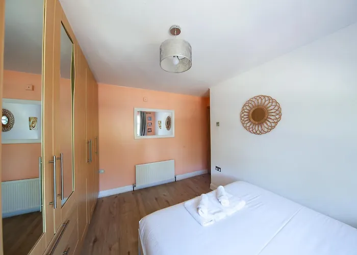 Spacious And Convenient 3 Bed In Apartman *