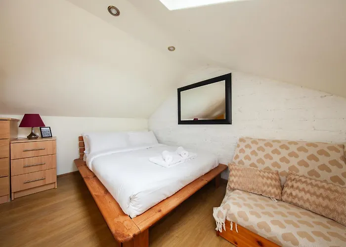 Spacious And Convenient 3 Bed In