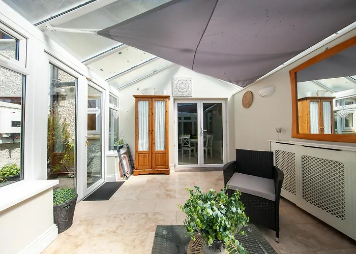 Spacious And Convenient 3 Bed In Appartamento Swords