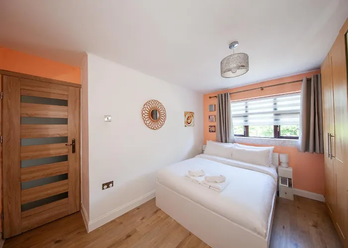 Spacious And Convenient 3 Bed In Apartman *