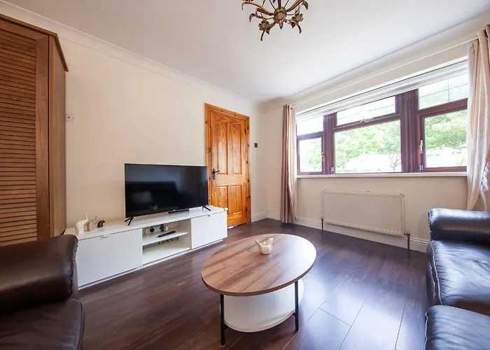 Apartman Spacious And Convenient 3 Bed In *